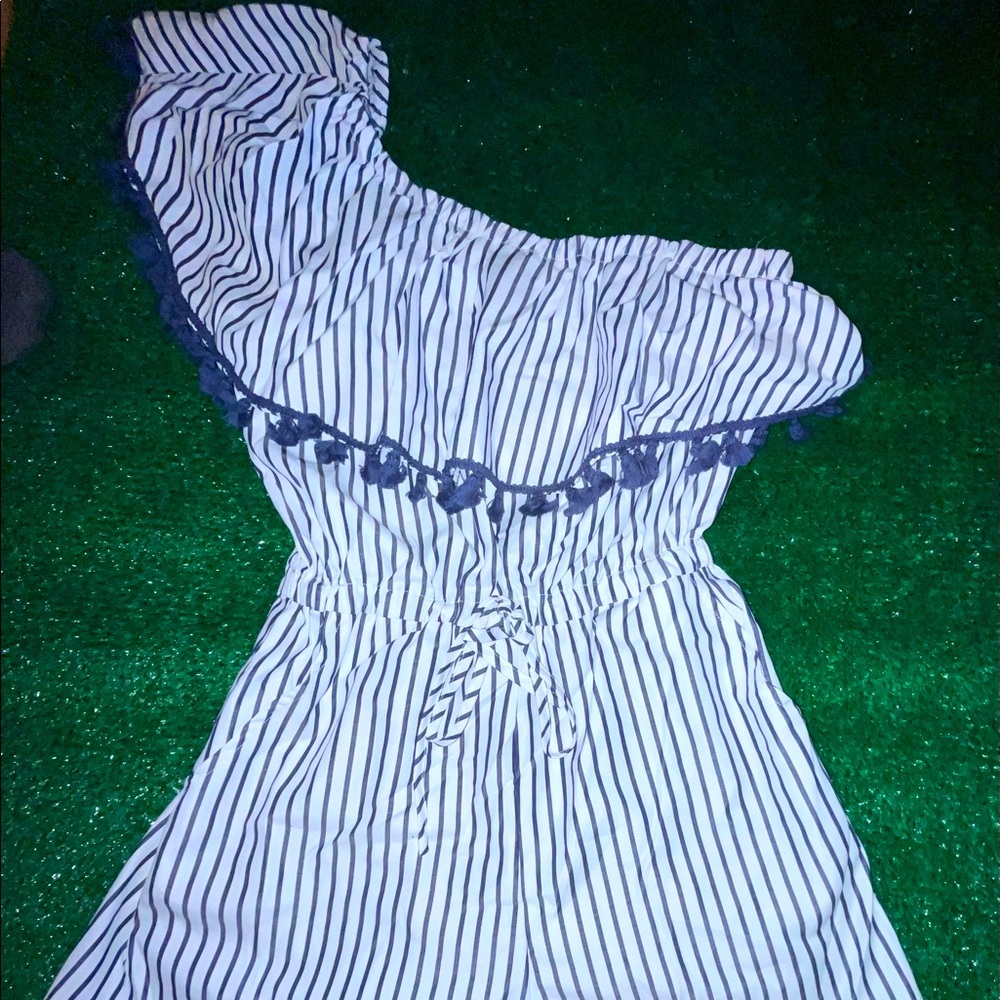 One sleeve romper